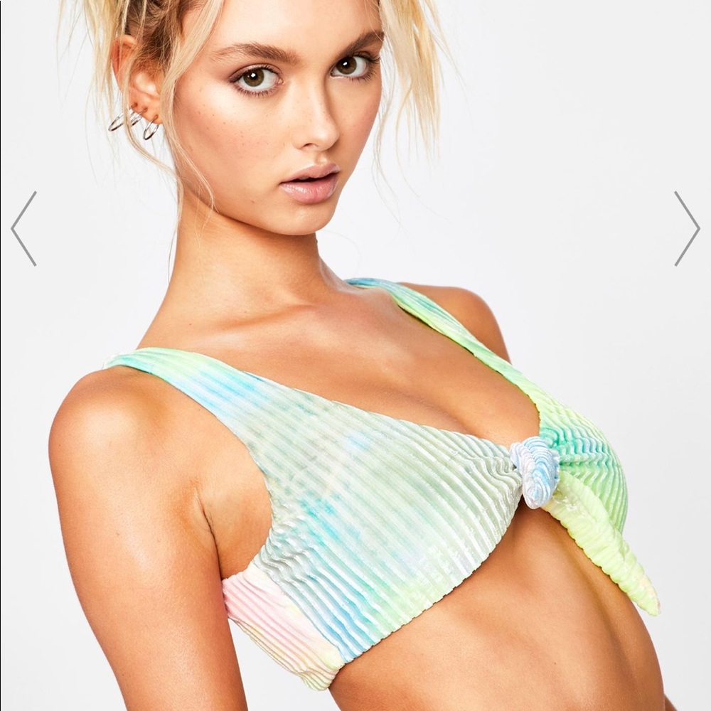 NWT Dippin’ Daisy’s Tie Dye Muse Bikini Top